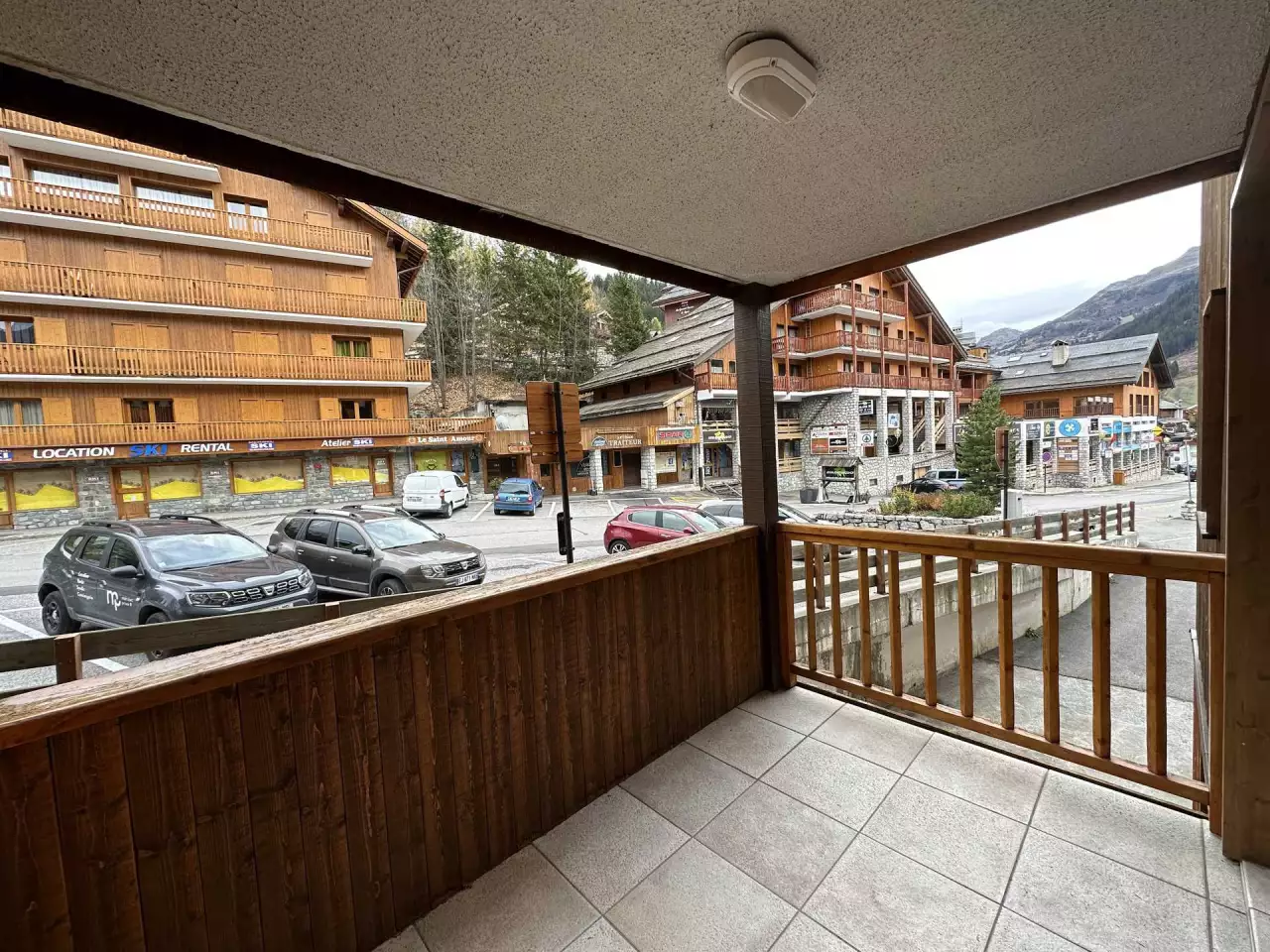 Spacious apartment  Heart of the resort  Close to the slopes  Balcony  TV