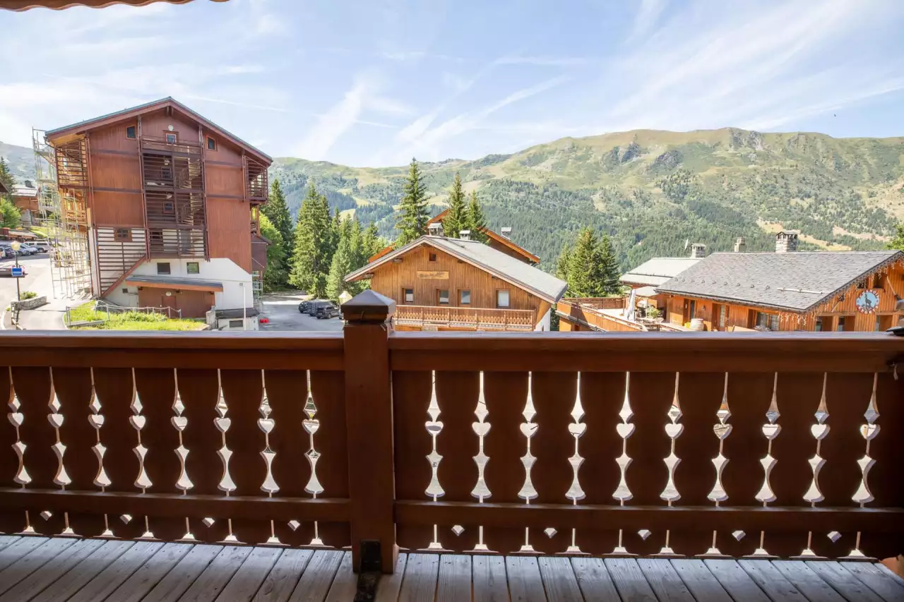 Spacious apartment  Close to the slopes and shops  Balcony  Private parking
