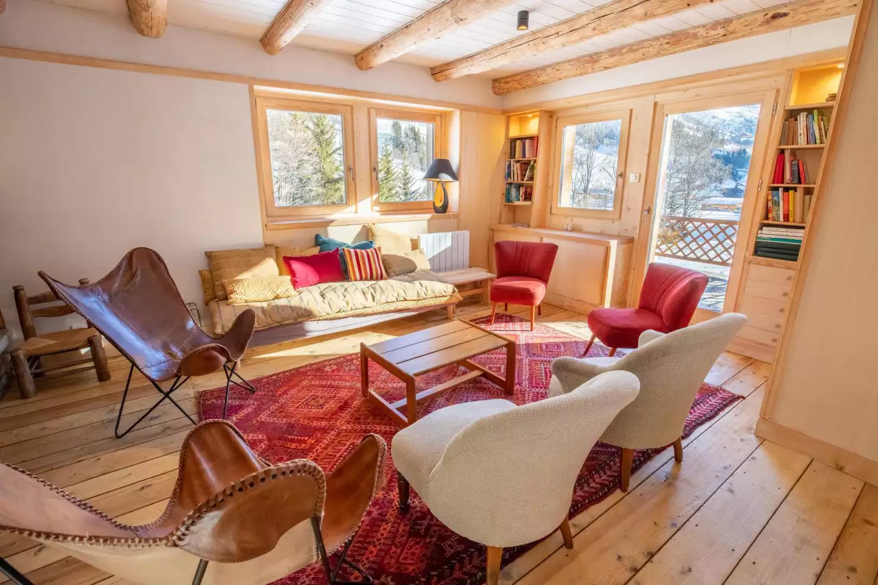 Spacious and bright chalet  Ski in/ski out  Mountain view  Fireplace