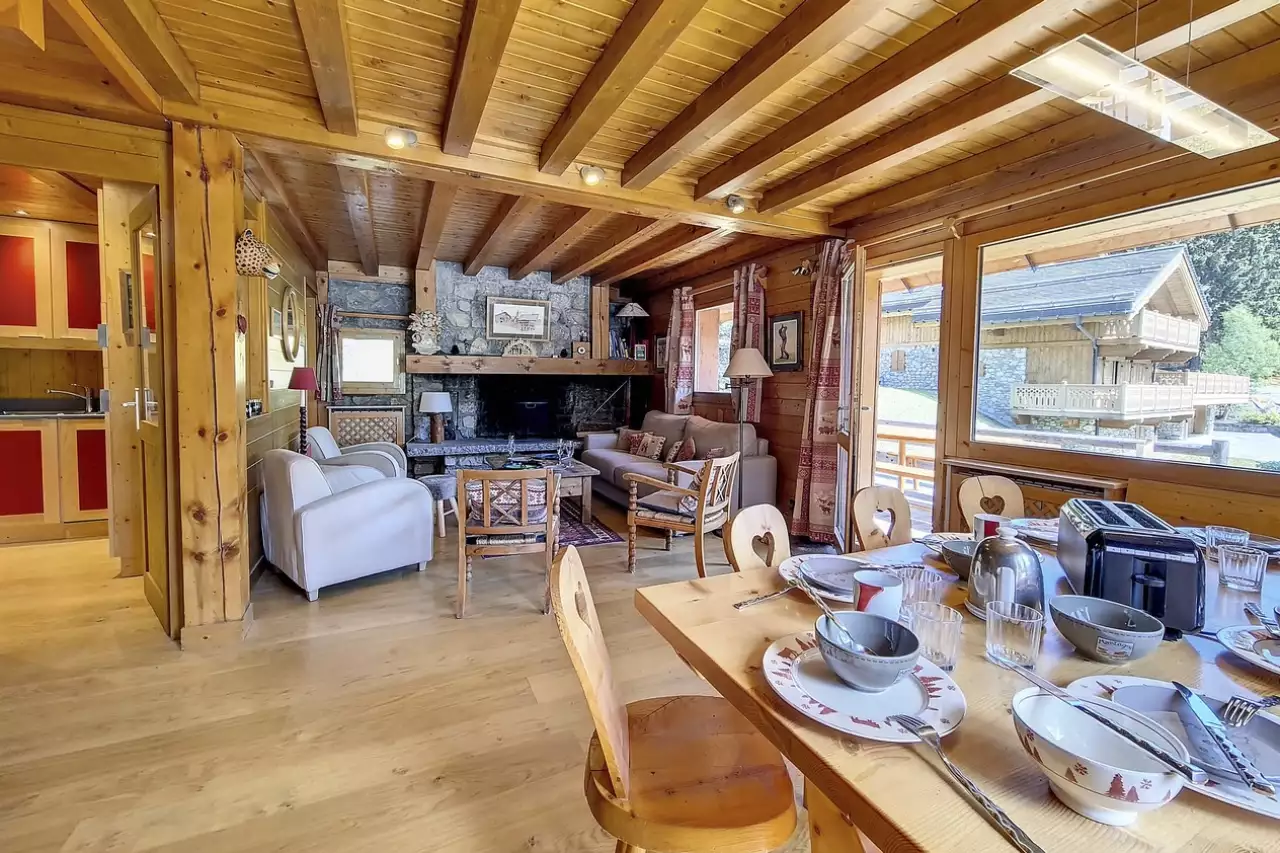 Spacious, traditional & bright chalet  Ski in/Ski out  Moutain view  Fire place